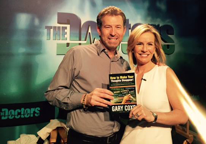 gary-and-jen-holding-book-the-doctors